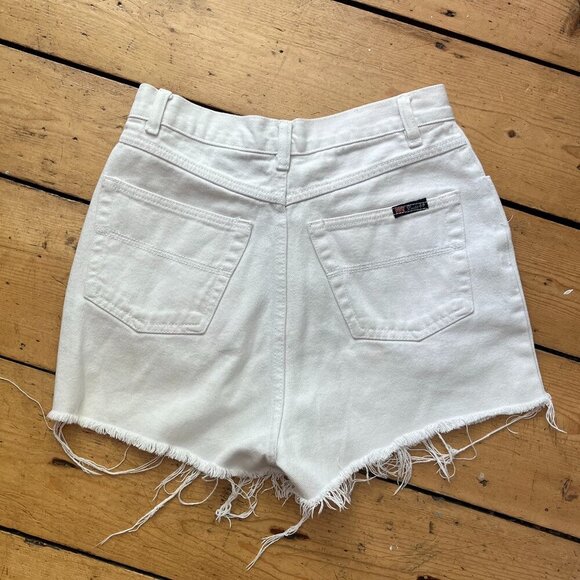 Vintage White High Rise Cut-Off Shorts - Size 25 - Picture 4 of 4